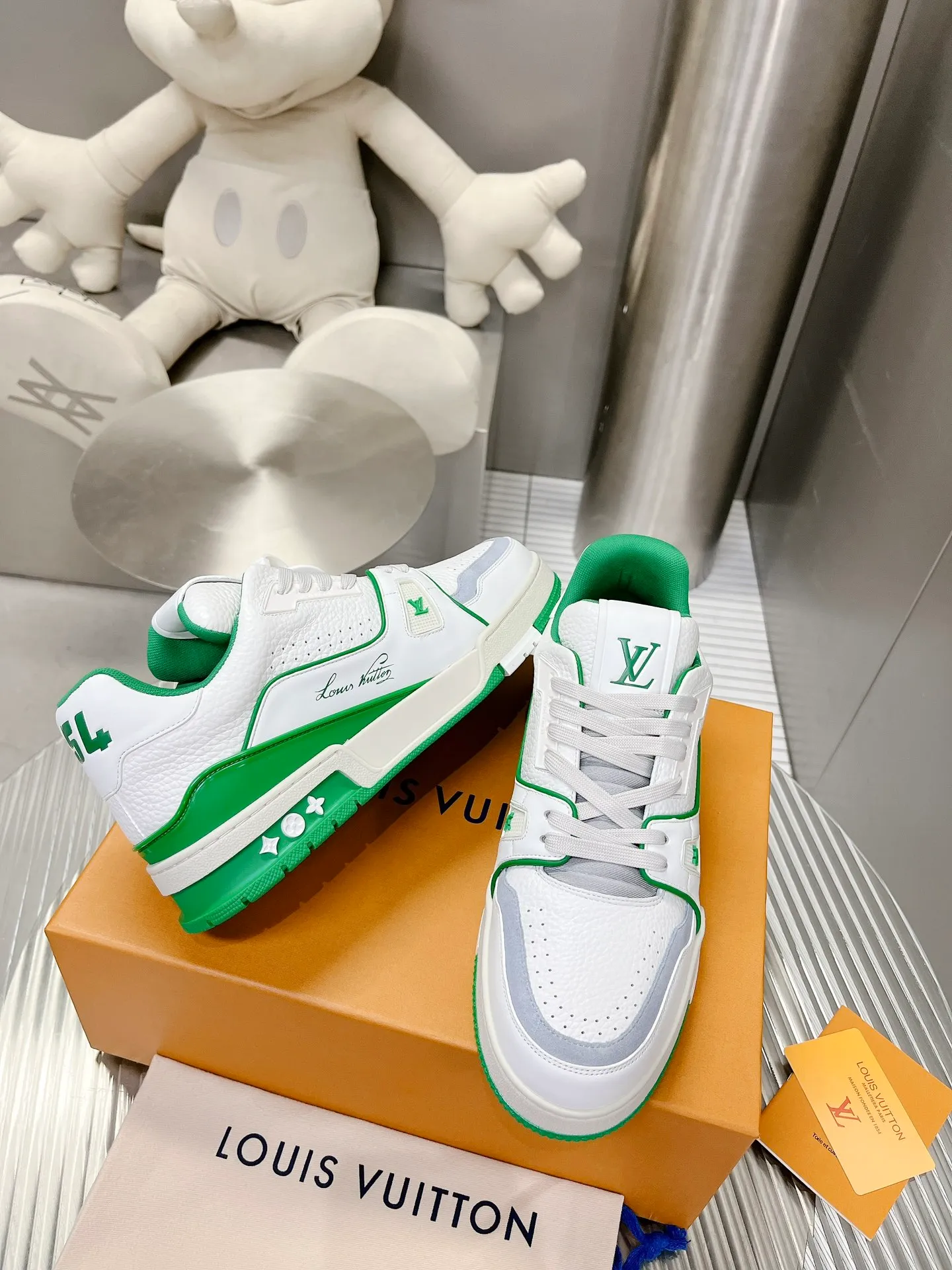 👟👟Ex-factory price 840👟👟The highest version on the Internet⚠️Feel free to compare! 2021🔥New model, purchase quality LV~Louis Vuitton by Virgin Abloh’s best-looking sneakers, Donkey Brand strongly recommends new products, official website limited edition retro basketball sneakers! Both high and low tops cost money to purchase 1:1 accurate replicas of the originals. The details are invincible, full of sincerity, imported custom-made original cowhide, the original package method is the same, the details are 100% restored, and the private model customized the original one-piece T👟👟factory price U outsole, which is different from other brands. Without the original version, this effect cannot be achieved! 35-45 (46 is custom-made and non-refundable) Some colors are available in women’s styles